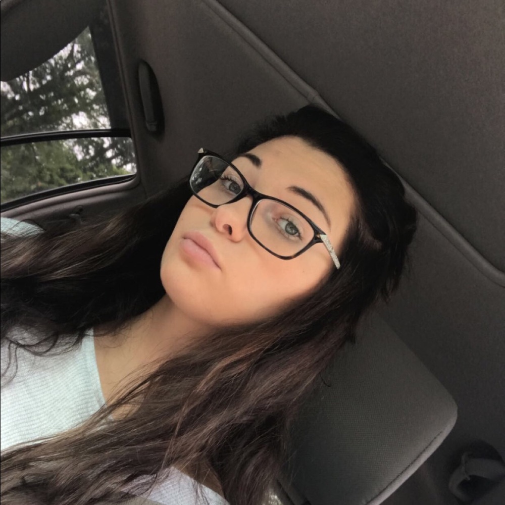 Meet your Posher, Olivia